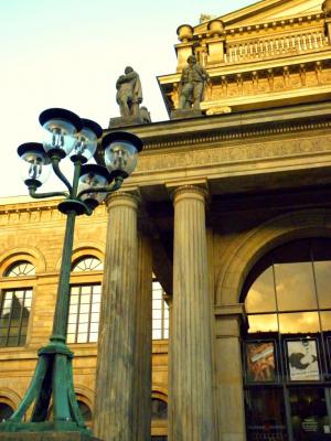 Vor der Oper in Hannover - Wolfgang Bergter - auf Array - Array - Vor der Oper in Hannover - Wolfgang Bergter - auf Array - Array -